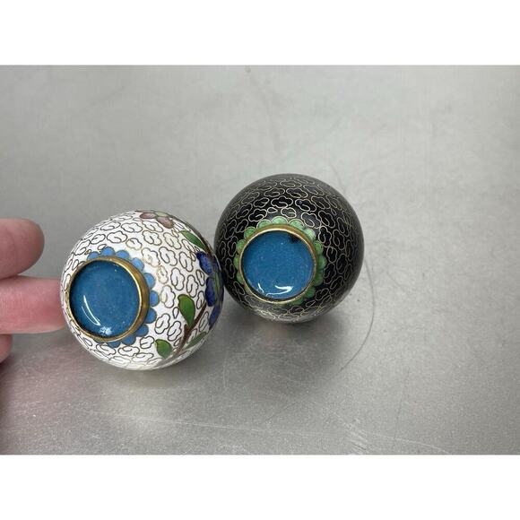 Vintage Cloisonne Enamel Brass Stacking Salt Pepper Shaker White Black - Picture 4 of 6